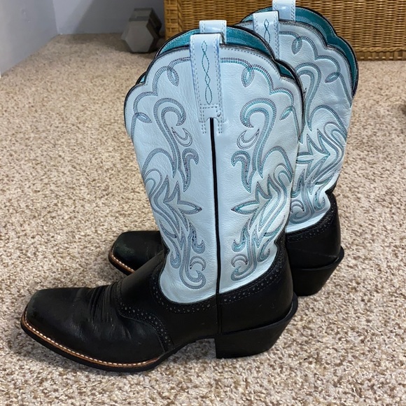 Shoes - Ariat boots